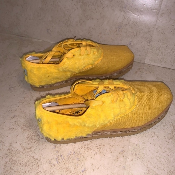 Toms Limited Edition Rare Yellow Big Bird Sesame Street Sneakers Size 6 - Picture 5 of 7